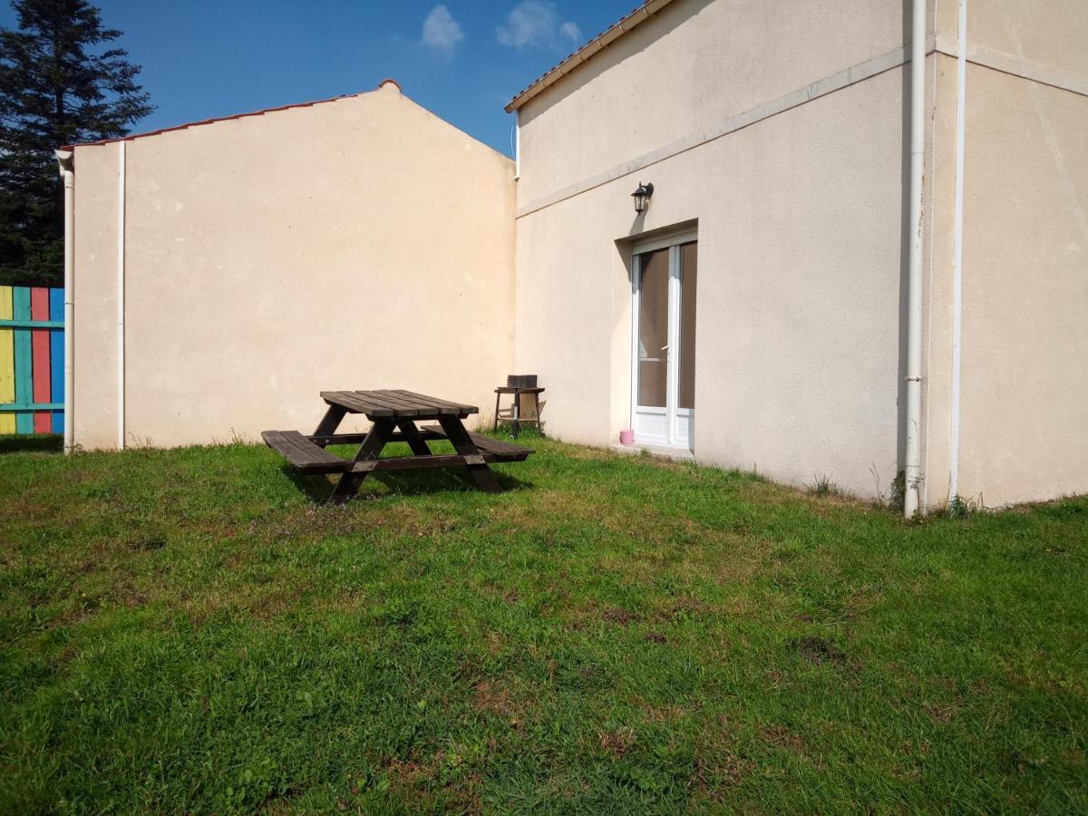 M. Clemenceau - Les Maisonnettes De La Maneliere La Flocellière Exterior foto